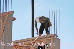 lavoratore-in-un-cantiere-edile