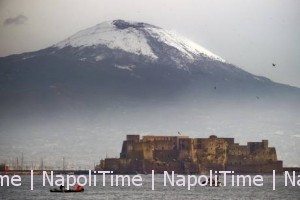 MALTEMPO: NEVE SUL VESUVIO, DALLA CIMA ALLE PENDICI