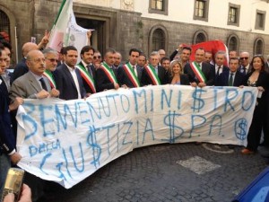 Giustizia: sindaci e avvocati protestano a Napoli