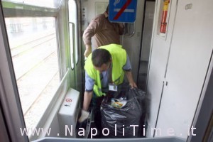 RIFIUTI: SACCHETTI DI SPAZZATURA SUL TRENO NAPOLI-MILANO