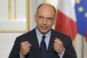 epa03683945 Italian Prime Minister Enrico Letta holds a press conference with French President Francois Hollande (not seen) after their meeting at the Elysee Palace, in Paris, France, 01 May 2013.  EPA/YOAN VALAT