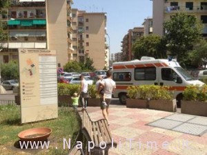 L'esterno del reparto di Rianimazione dell'Ospedale pediatrico Santobono di Napoli sono complessivamente cinque i bambini ricoverati, rimasti feriti nell'incidente avvenuto ieri sera sull'A16, nei pressi di Monteforte Irpino (Avellino), dove un autobus è precipitato da un viadotto. Due bambini, un maschietto e una femminuccia, quest'ultima molto grave, sono ricoverati in rianimazione. Altri due sono nel reparto di neuro chirurgia e l'ultimo si trova in chirurgia d'urgenza, 29 luglio 2013. ANSA/FELICE DE MARTINO