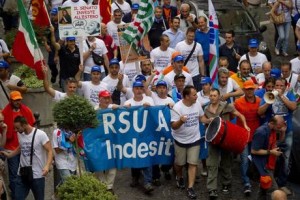 INDESIT: UN MIGLIAIO A CORTEO LAVORATORI NEL CASERTANO