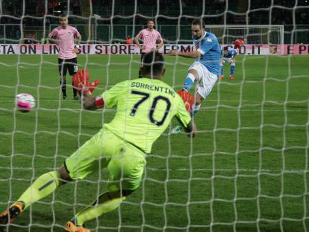 Palermo.Napoli.Higuain.rigore