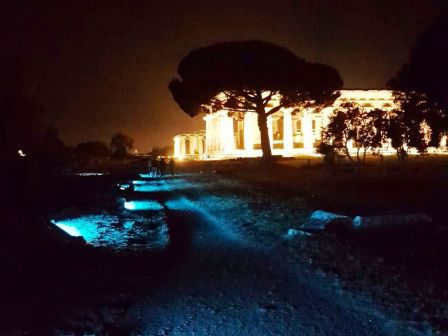 Paestum notte