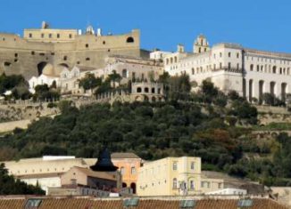 Napoli, crolla una porzione del muro di cinta a Castel Sant’Elmo: monumento chiuso al pubblico